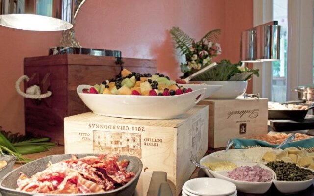 Palm Beach Hibiscus Bed & Breakfast