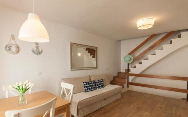 Lets Holidays Centric House with Parking