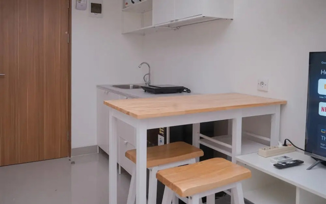 Warm And Simply Studio At Cisauk Point Apartment