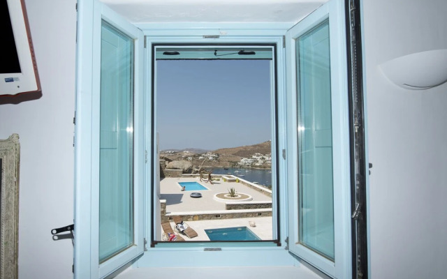 Nephiria's Villa Danelina next to Ornos&Psarou beach