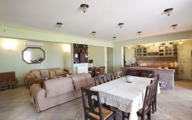Spacious villa at Ilia Edipsou