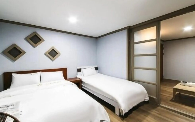 Happy Q Motel