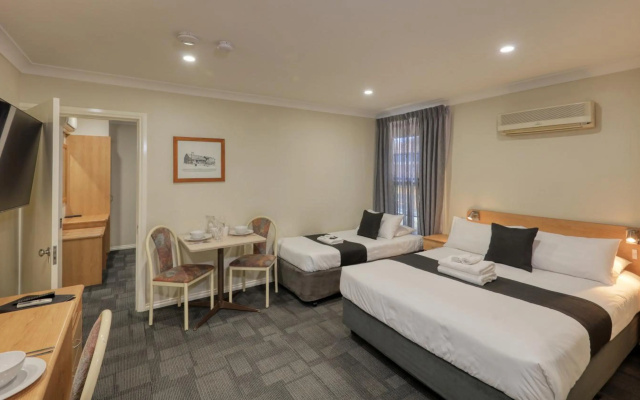 Bushmans Motor Inn – Guest Rooms – Parkes