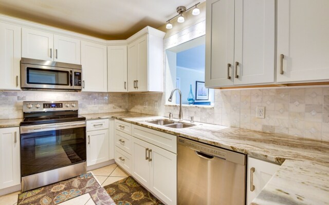 Bradenton Rental w/ Fenced Yard, Covered Patio!