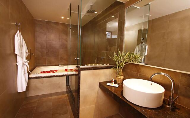 Reina Isabel Hotel & Suites