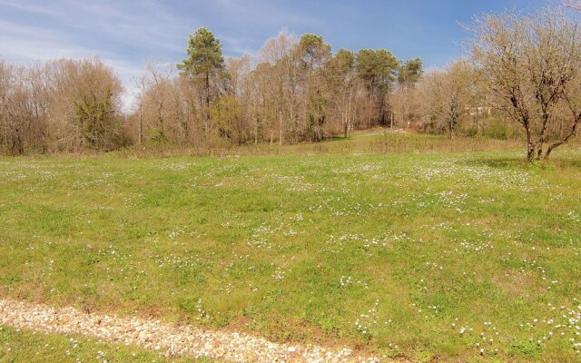 Exquisite Holiday Home in Issac With Swimming Pool