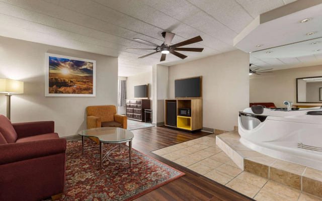 Days Hotel by Wyndham Allentown Airport / Lehigh Valley