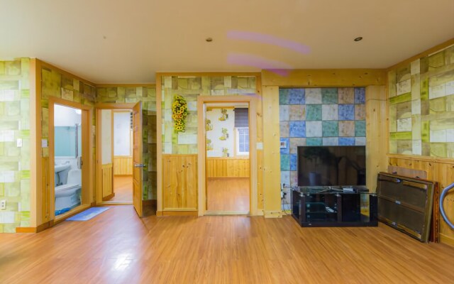 Yangpyeong Wide-garden House Pension