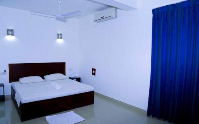Thilini Holiday Inn