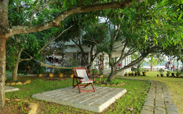 orchid lake view homestay