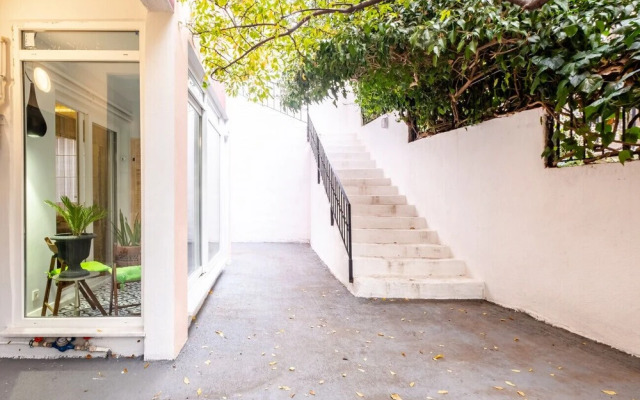 Central Flat With Backyard in Besiktas