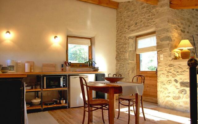 Lovely Stone House Withe Private Terrace, Le Pègue