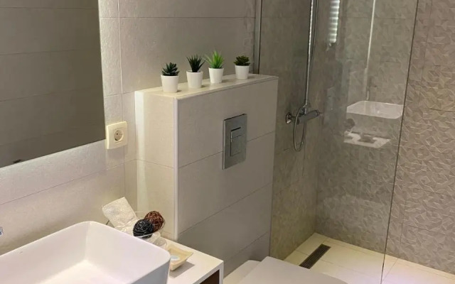 Roula Kotsonis Superior Apartment