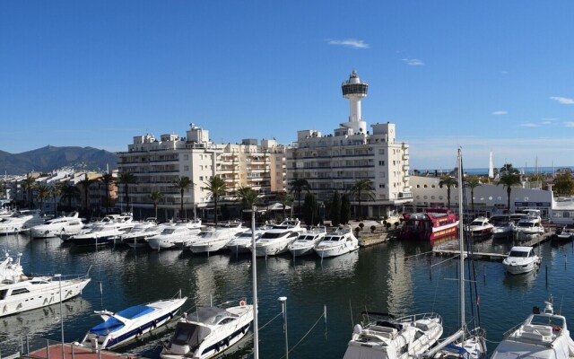 Amplio estudio con vistas a la marina y al mar ref 358