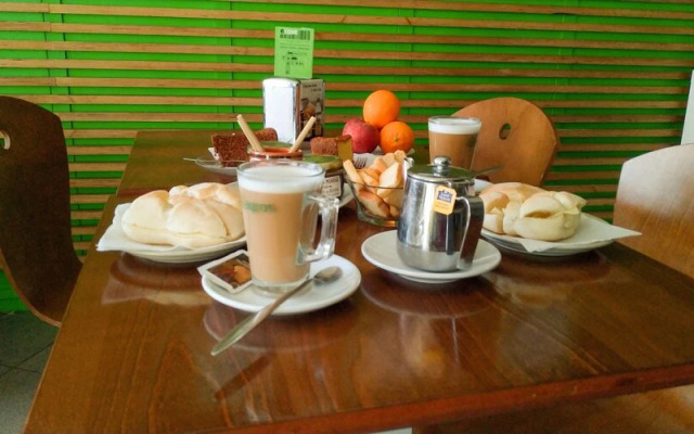 E-Nove Lounge Hostel Caffe