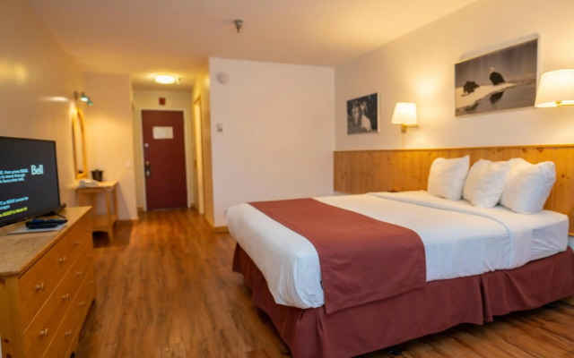 Canadas Best Value Inn River View Hotel