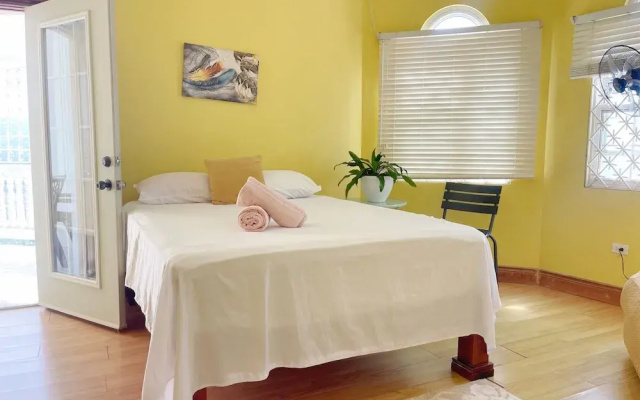Skyline Suites Sunset Room 1 Bedroom Home by RedAwning
