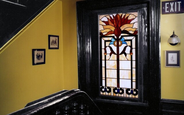 The Parador Inn