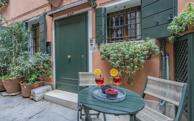 Lo Squero 1 The Secret Courtyard