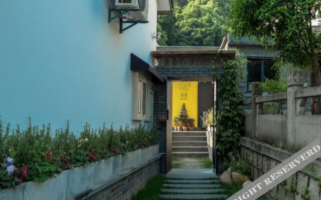 Qushe Light Luxury Hotel