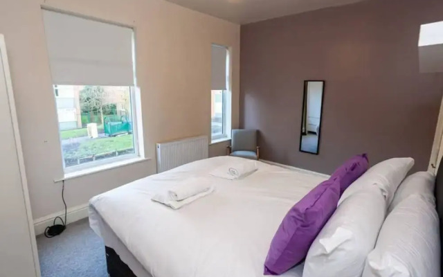 Spacious Cosy 2 Bedroom House by Bridgewater Canal