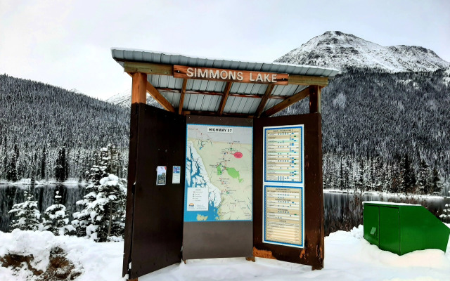 Arctic Divide Inn & Motel