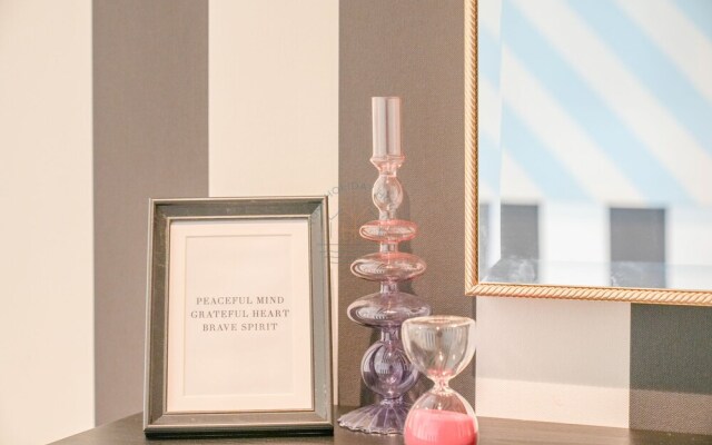 YOGI - Fabulous 2BR Apt Downtown