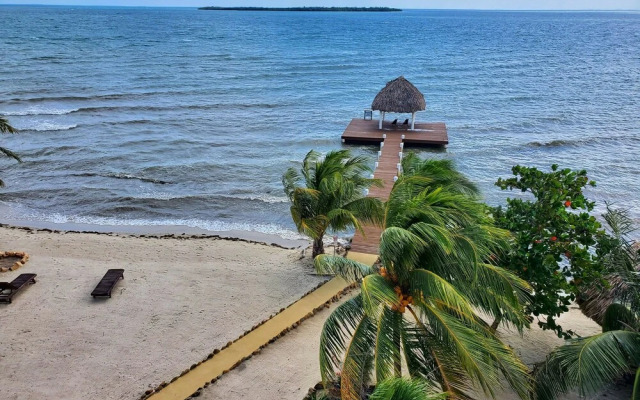 Lucky Duck Villa - Private Beach Escape