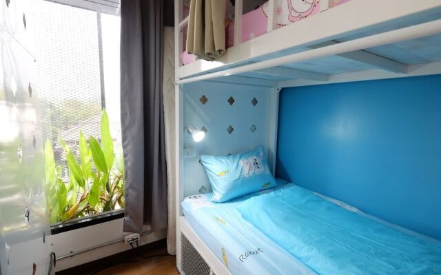 Seatz station Hostel Female only
