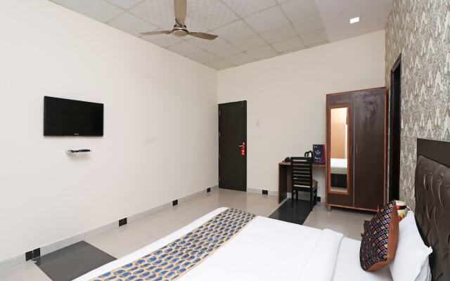 OYO 11717 Gold Star Suits