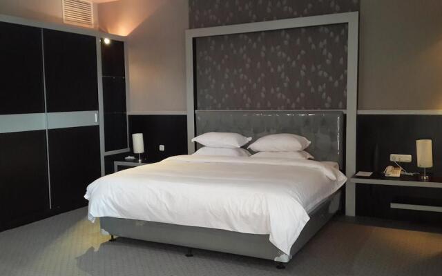 Raz Hotel & Convention