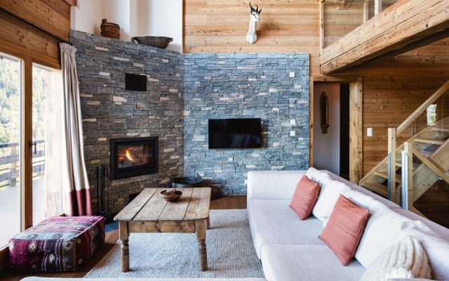 Authentic Swiss Spa Chalet Hot Tub & Sauna