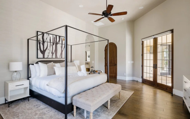 Luxe Poolside Paradise-pool & Spa-vanity Station