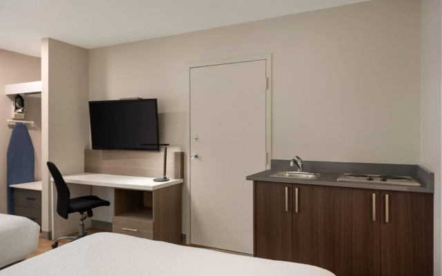 Days Inn by Wyndham Kelowna