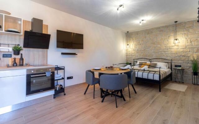 TEONA Luxury Studio Apartment with jacuzzi and terrace sea view