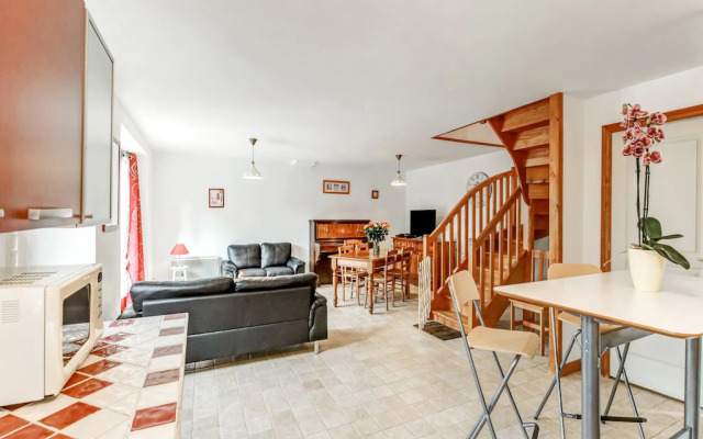 Beautiful Holiday Home in Brainville with Garden