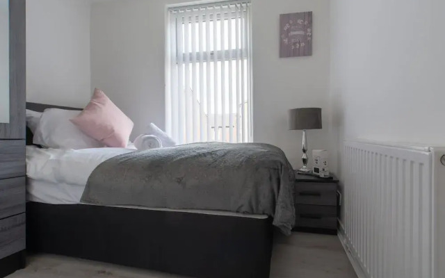 Lux Apartments 4 Bedroom House Molyneux