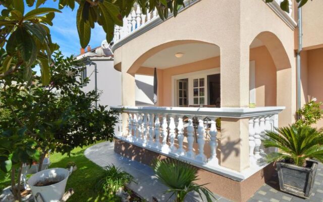 Apartment Mladen Paros 22771