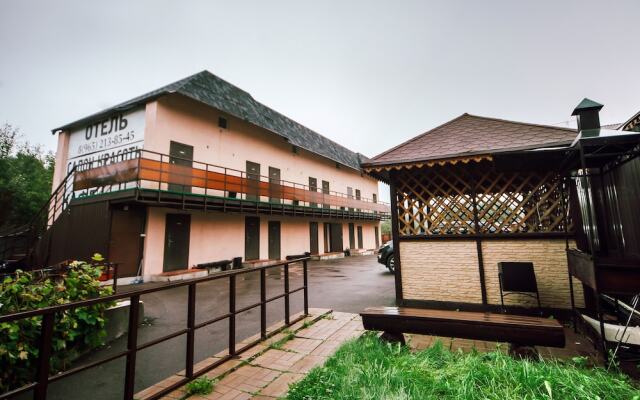 AnRi Hotel