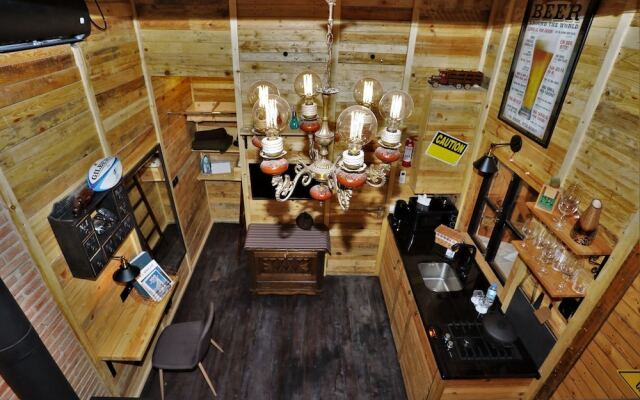 Falcon Apartments - Terrace