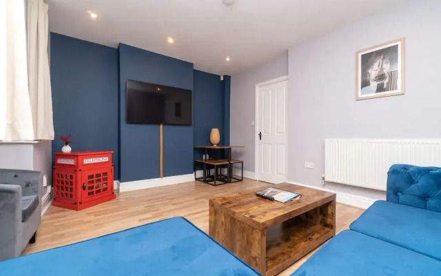 Spacious 2 Bed Southville Flat Near Harbourside