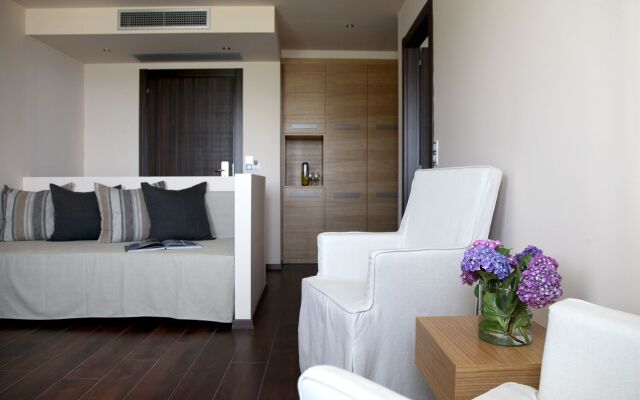 Theta Hotel