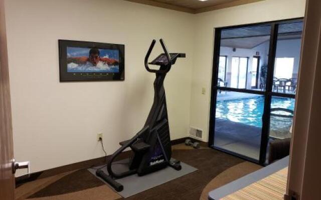 The Center Lodge and Jacuzzi Suites