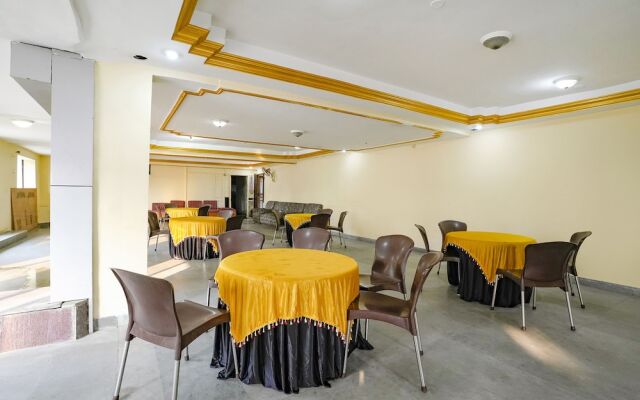 Fabhotel Girija