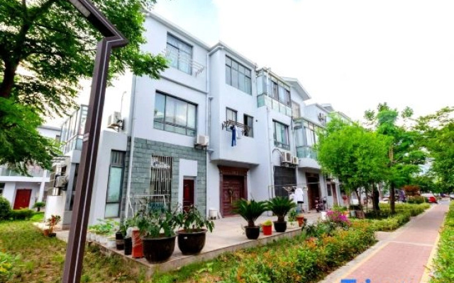Shanghai National Exhibition and Convention Center Villa