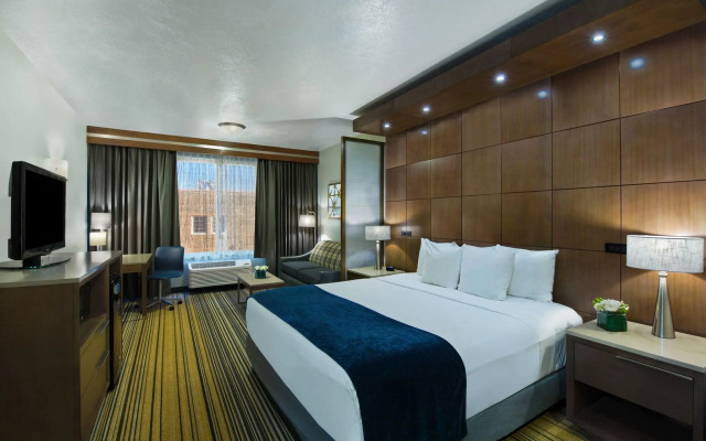 Oxford Suites Downtown Spokane