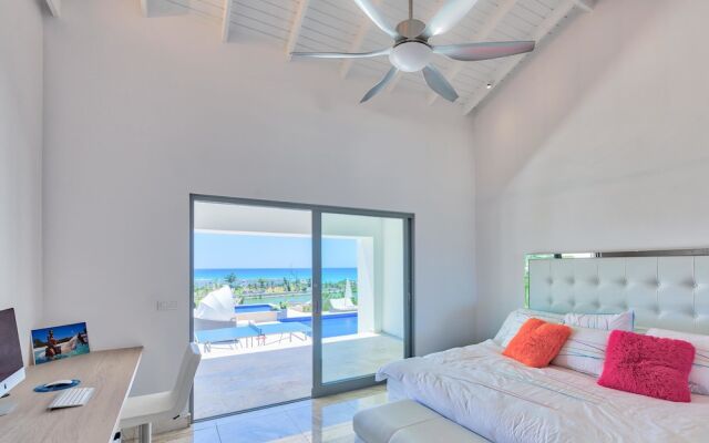 Swanky Caribbean Estate, Ocean Views, Heated Pool, AC, Free Wifi, Ping Pong, Pool Table