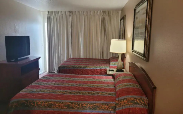 Queens Lodge Motel & Apartments