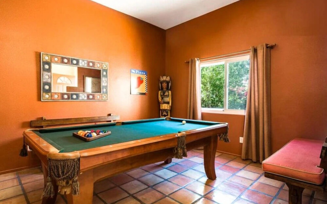 La Quinta House by RedAwning