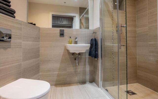 35 Cocoa Suites (parking included!)